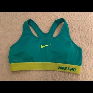 Nike Classic Padded Sports Bra